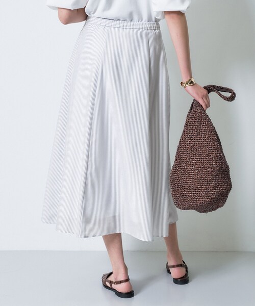 INDIVI（インディヴィ）の「【洗える／SETUP可能】シアーシャンブレータックフレアスカート（スカート・レディース・ライトグレー系3/ネイビー系2/ホワイト系3/ネイビー系3/ブラウン系その他4・36/40/38）」の8枚目の写真