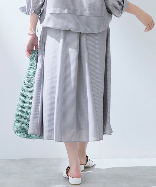 INDIVI（インディヴィ）の「【洗える／SETUP可能】シアーシャンブレータックフレアスカート（スカート・レディース・ライトグレー系3/ネイビー系2/ホワイト系3/ネイビー系3/ブラウン系その他4・36/40/38）」の13枚目の写真