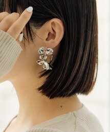 《チタンポスト》メタルフラワーフープピアス
