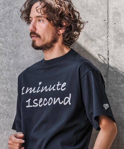 1minute 1second(ワンミニットワンセカンド)の「mt10278-7oz open-end cut & sewn (cursive big print) Tシャツ(1M26N210)(Tシャツ/カットソー・メンズ・ネイビー/ブラック/ホワイト×ブルー/ホワイト×ブラック・XL/L/M/S)」の5枚目の写真