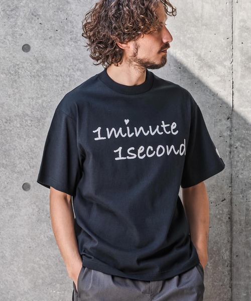 1minute 1second(ワンミニットワンセカンド)の「mt10278-7oz open-end cut & sewn (cursive big print) Tシャツ(1M26N210)(Tシャツ/カットソー・メンズ・ネイビー/ブラック/ホワイト×ブルー/ホワイト×ブラック・XL/L/M/S)」の6枚目の写真