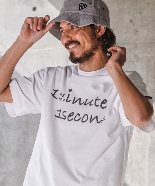 1minute 1second(ワンミニットワンセカンド)の「mt10278-7oz open-end cut & sewn (cursive big print) Tシャツ(1M26N210)(Tシャツ/カットソー・メンズ・ネイビー/ブラック/ホワイト×ブルー/ホワイト×ブラック・XL/L/M/S)」の9枚目の写真