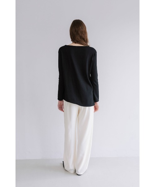Studio Doe(スタジオドー)の「Studio Doe Asymmetrical Textured Pullover(Tシャツ/カットソー・レディース・ブラック・MEDIUM/SMALL)」の4枚目の写真