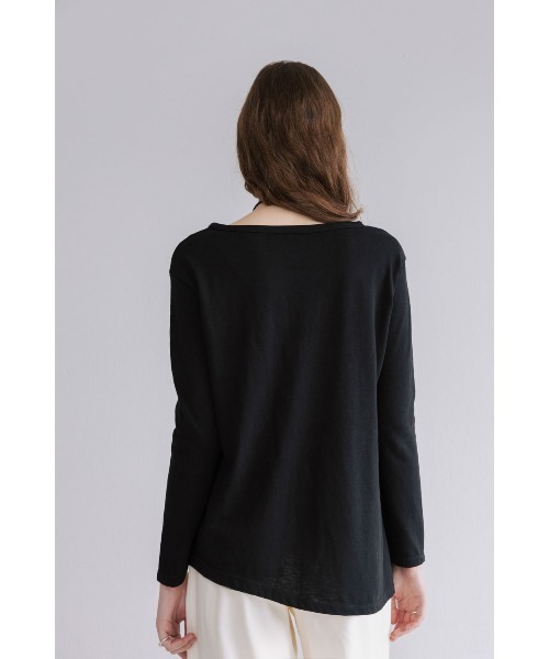 Studio Doe(スタジオドー)の「Studio Doe Asymmetrical Textured Pullover(Tシャツ/カットソー・レディース・ブラック・MEDIUM/SMALL)」の6枚目の写真