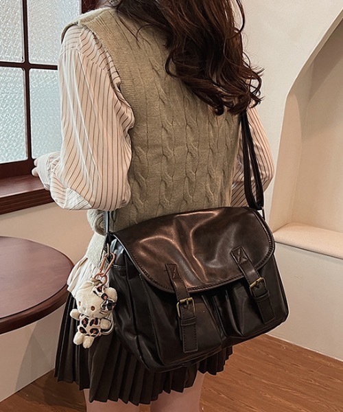 Teem Store（チームストア）の「外ポケットスクエアショルダーバッグ ボストンバッグ（ボストンバッグ・レディース・ダークブラウン/ブラウン/レッド/ブラック・F）」の3枚目の写真