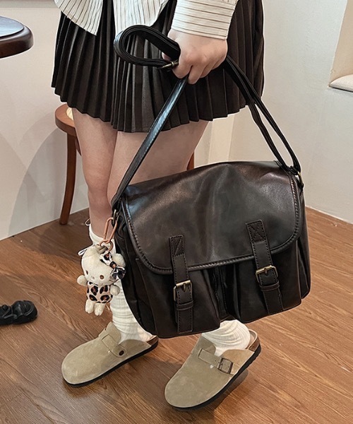 Teem Store（チームストア）の「外ポケットスクエアショルダーバッグ ボストンバッグ（ボストンバッグ・レディース・ダークブラウン/ブラウン/レッド/ブラック・F）」の16枚目の写真