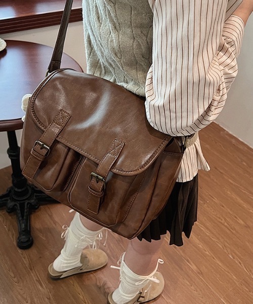 Teem Store（チームストア）の「外ポケットスクエアショルダーバッグ ボストンバッグ（ボストンバッグ・レディース・ダークブラウン/ブラウン/レッド/ブラック・F）」の19枚目の写真