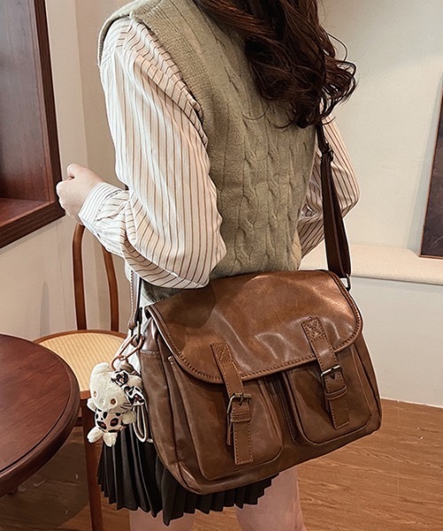 Teem Store（チームストア）の「外ポケットスクエアショルダーバッグ ボストンバッグ（ボストンバッグ・レディース・ダークブラウン/ブラウン/レッド/ブラック・F）」の5枚目の写真