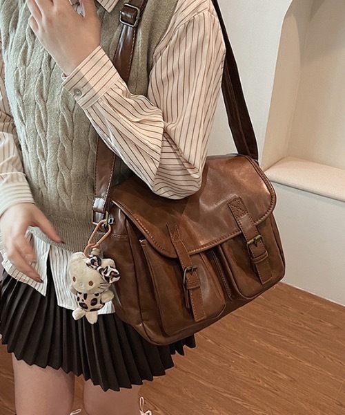 Teem Store（チームストア）の「外ポケットスクエアショルダーバッグ ボストンバッグ（ボストンバッグ・レディース・ダークブラウン/ブラウン/レッド/ブラック・F）」の7枚目の写真