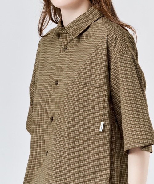 WETTEMPT(ウィテンプト)の「MICRO CHECK S/S SHIRT / マイクロチェックS/Sシャツ(シャツ/ブラウス・メンズ・ブルー/ネイビー/ブラウン・SMALL/MEDIUM/LARGE)」の10枚目の写真