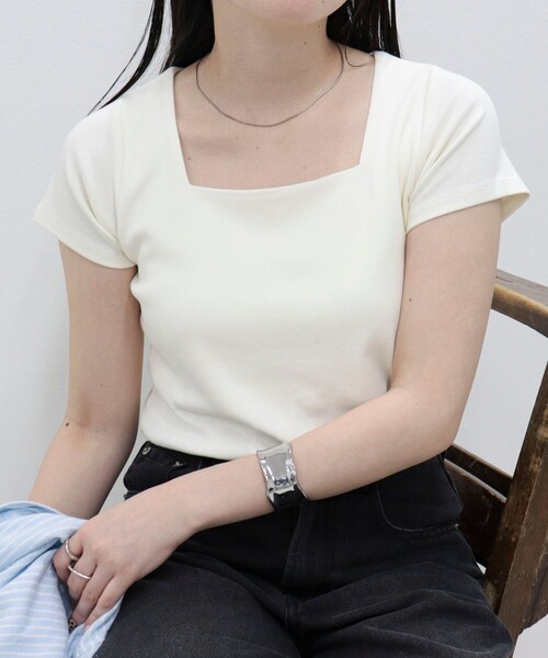 fredy emue（フレディエミュ）の「【@sora_522m企画】スクエアネックコンパクトTシャツ（Tシャツ/カットソー・レディース・オフホワイト/ブラック/カーキ・38）」の16枚目の写真