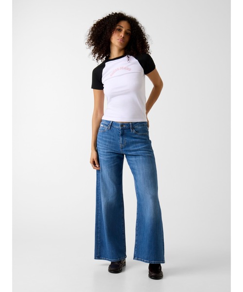 GUESS JEANS(ゲスジーンズ)の「GUESS JEANS SLIM Raglan Piping Tee Tシャツ ロゴTシャツ(Tシャツ/カットソー・レディース・ライトブルー/ホワイト/ブラック・SMALL/X-SMALL/LARGE/MEDIUM)」の6枚目の写真