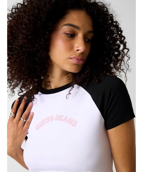 GUESS JEANS(ゲスジーンズ)の「GUESS JEANS SLIM Raglan Piping Tee Tシャツ ロゴTシャツ(Tシャツ/カットソー・レディース・ライトブルー/ホワイト/ブラック・SMALL/X-SMALL/LARGE/MEDIUM)」の5枚目の写真
