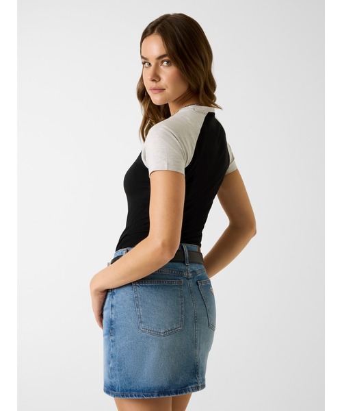 GUESS JEANS(ゲスジーンズ)の「GUESS JEANS SLIM Raglan Piping Tee Tシャツ ロゴTシャツ(Tシャツ/カットソー・レディース・ライトブルー/ホワイト/ブラック・SMALL/X-SMALL/LARGE/MEDIUM)」の7枚目の写真
