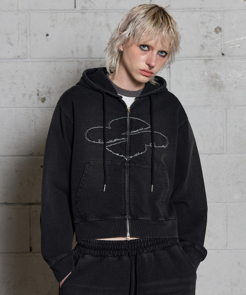 HOODHOOD(フッドフッド)の「クローバーロゴアプリケウォッシングデニムフードジップアップブラック(パーカー・レディース・その他・1/2/3)」の2枚目の写真