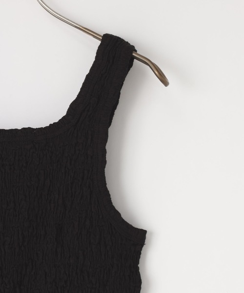 LOWRYS FARM（ローリーズファーム）の「シャーリングタンク 657697（タンクトップ・レディース・ブラック/アイボリー/ホワイト・FREE）」の4枚目の写真