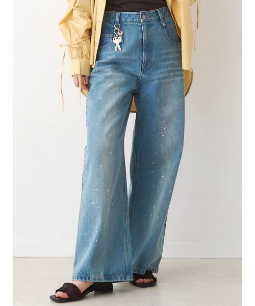 CALNAMUR（カルナムール）の「キーチャームデニムパンツ（デニムパンツ・レディース・ブラック/ブルー・SMALL/MEDIUM）」の2枚目の写真