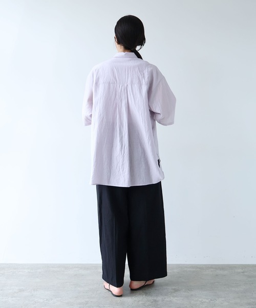 yuni(ユニ )の「Ra/R/Ny oversized plain half sleeves shirt(シャツ/ブラウス・レディース・ライラック/チャコールグレー・FREE)」の5枚目の写真