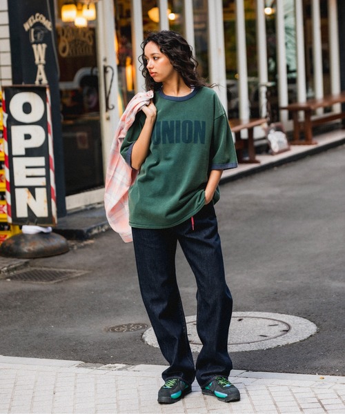 UNION（UNION TOKYO）（ユニオン）の「UNION TOKYO BIG LOGO RINGER TEE ユニオントーキョー Tシャツ（Tシャツ/カットソー・メンズ・グリーン/ダークブラウン・XL/L/M/S）」の8枚目の写真