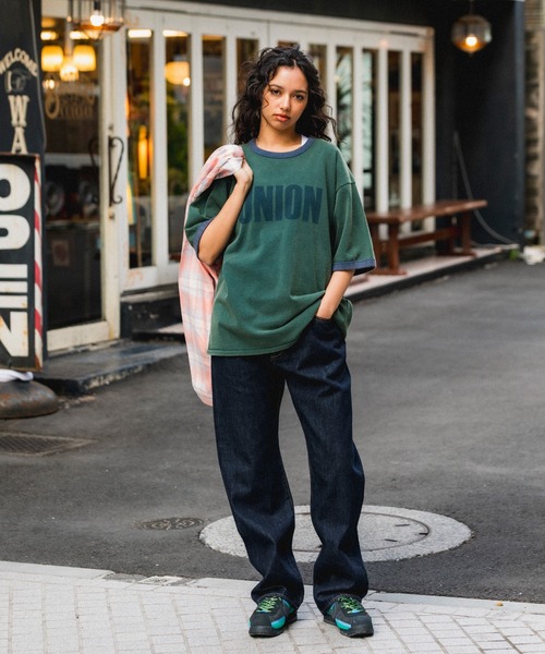 UNION（UNION TOKYO）（ユニオン）の「UNION TOKYO BIG LOGO RINGER TEE ユニオントーキョー Tシャツ（Tシャツ/カットソー・メンズ・グリーン/ダークブラウン・XL/L/M/S）」の5枚目の写真