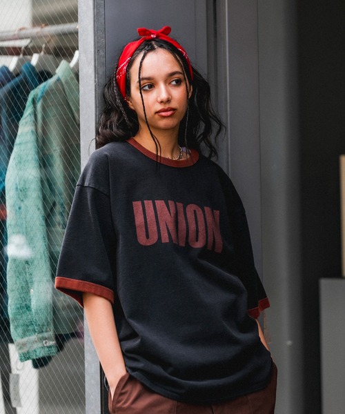 UNION（UNION TOKYO）（ユニオン）の「UNION TOKYO BIG LOGO RINGER TEE ユニオントーキョー Tシャツ（Tシャツ/カットソー・メンズ・グリーン/ダークブラウン・XL/L/M/S）」の3枚目の写真