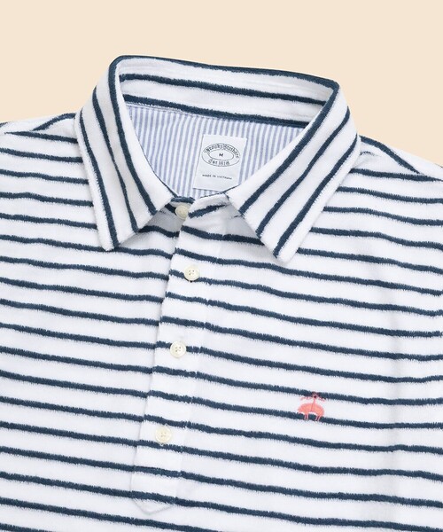BROOKS BROTHERS（ブルックスブラザーズ）の「コットン／ポリエステル　GFロゴ　テリークロス　ストライプ　ポロシャツ（ポロシャツ・メンズ・ホワイト・LARGE/MEDIUM/SMALL）」の2枚目の写真