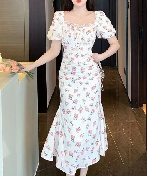 SallyLunn(サリーラン)の「フラワーパフスリーブフィットワンピース(ワンピース・レディース・ホワイト・MEDIUM/LARGE)」の3枚目の写真
