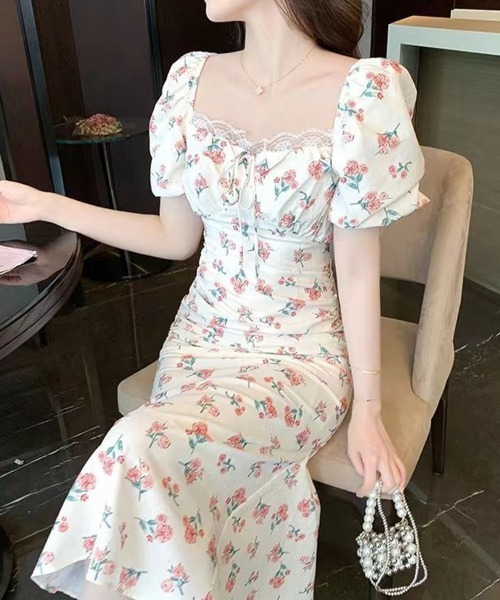 SallyLunn(サリーラン)の「フラワーパフスリーブフィットワンピース(ワンピース・レディース・ホワイト・MEDIUM/LARGE)」の4枚目の写真