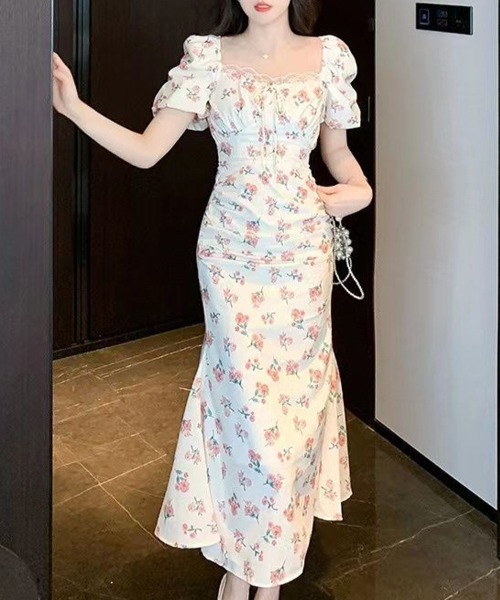 SallyLunn(サリーラン)の「フラワーパフスリーブフィットワンピース(ワンピース・レディース・ホワイト・MEDIUM/LARGE)」の7枚目の写真