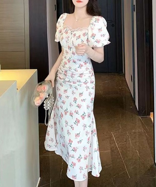 SallyLunn(サリーラン)の「フラワーパフスリーブフィットワンピース(ワンピース・レディース・ホワイト・MEDIUM/LARGE)」の9枚目の写真