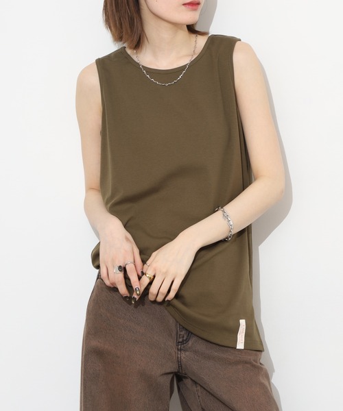 Arinomama(アリノママ)の「Arinomama 飾りタグ サイドスリット タンクトップ 200g 32sフライス編み(タンクトップ・レディース・カーキ/ブラック/ホワイト・FREE)」の3枚目の写真
