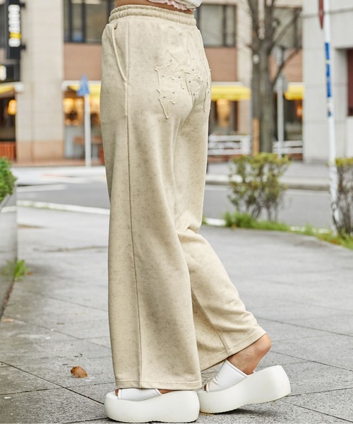 GORGE(ゴージ)の「《ピグメント風・ワイド》スウェットパンツ/ストリート/春秋冬/全3色(スウェットパンツ・レディース・アイボリー/ブラック/チャコール・F)」の1枚目の写真