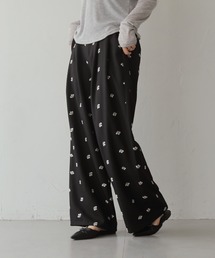 cheriella（シェリエラ）の「【cheriella】フラワー刺繍スラックスパンツ　FLOWER EMBROIDERY SLACKS PANTS（スラックス）」