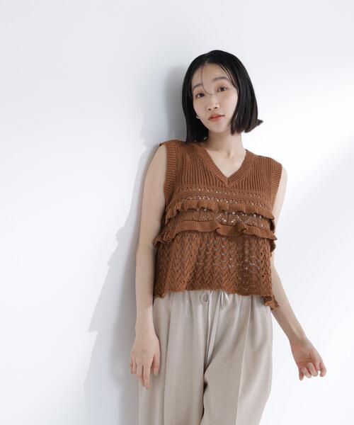 NATURAL BEAUTY BASIC（ナチュラルビューティーベーシック）の「Ｖネック透かし編みフリルニット（ニット/セーター・レディース・レッド/キャメル/オフホワイト・ﾌﾘ-）」の4枚目の写真