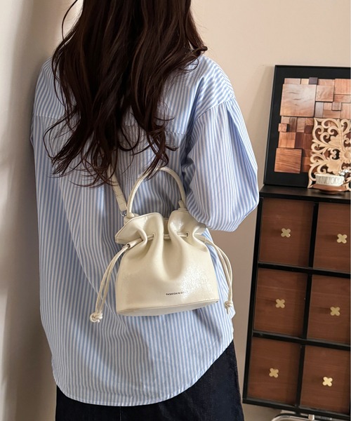 FREE STYLISTS(フリー スタイリスト)の「2WAY巾着チェーンショルダークラッチパーティーバッグ 結婚式バッグ(ショルダーバッグ・レディース・ブラック/ホワイト・FREE)」の1枚目の写真