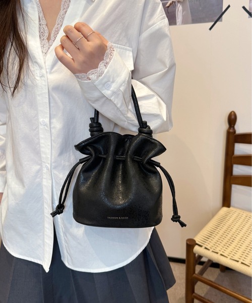 FREE STYLISTS(フリー スタイリスト)の「2WAY巾着チェーンショルダークラッチパーティーバッグ 結婚式バッグ(ショルダーバッグ・レディース・ブラック/ホワイト・FREE)」の13枚目の写真