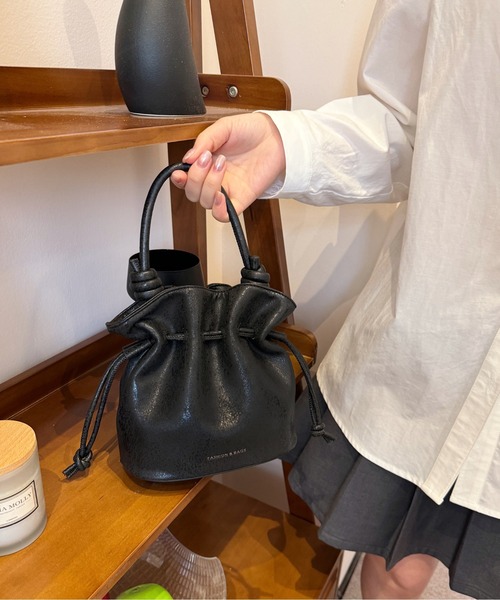 FREE STYLISTS(フリー スタイリスト)の「2WAY巾着チェーンショルダークラッチパーティーバッグ 結婚式バッグ(ショルダーバッグ・レディース・ブラック/ホワイト・FREE)」の9枚目の写真