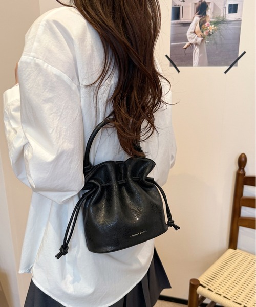 FREE STYLISTS(フリー スタイリスト)の「2WAY巾着チェーンショルダークラッチパーティーバッグ 結婚式バッグ(ショルダーバッグ・レディース・ブラック/ホワイト・FREE)」の8枚目の写真