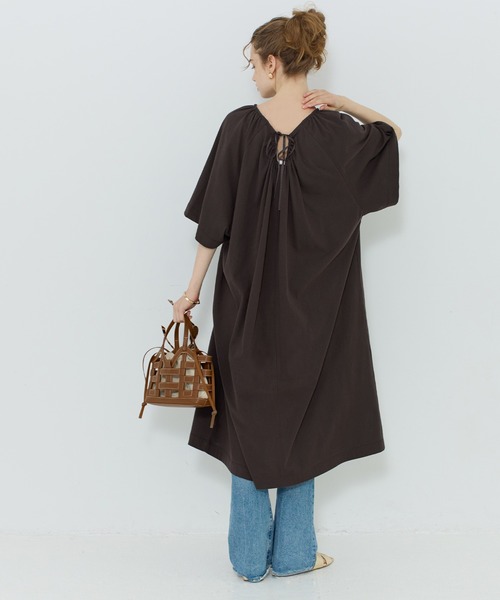 coca(coca)(コカ)の「カットバックリボンギャザーワンピース(ワンピース・レディース・ダークブラウン/ブラック・L/M)」の10枚目の写真