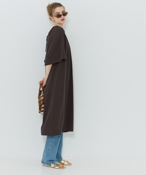 coca(coca)(コカ)の「カットバックリボンギャザーワンピース(ワンピース・レディース・ダークブラウン/ブラック・L/M)」の11枚目の写真