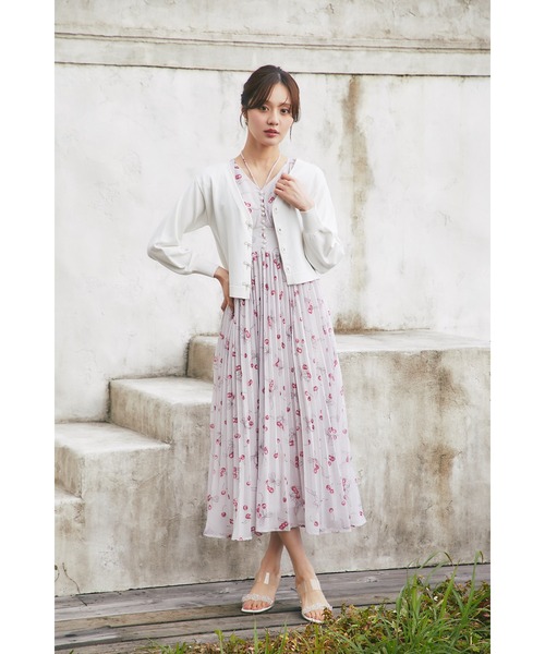 tocco closet(トッコ クローゼット)の「リボンビジュー釦Vネックニットカーディガン(カーディガン/ボレロ・レディース・ネイビー/ラベンダー/オフホワイト/レモンイエロー・M)」の5枚目の写真