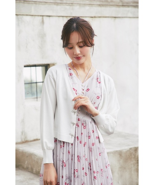 tocco closet(トッコ クローゼット)の「リボンビジュー釦Vネックニットカーディガン(カーディガン/ボレロ・レディース・ネイビー/ラベンダー/オフホワイト/レモンイエロー・M)」の9枚目の写真