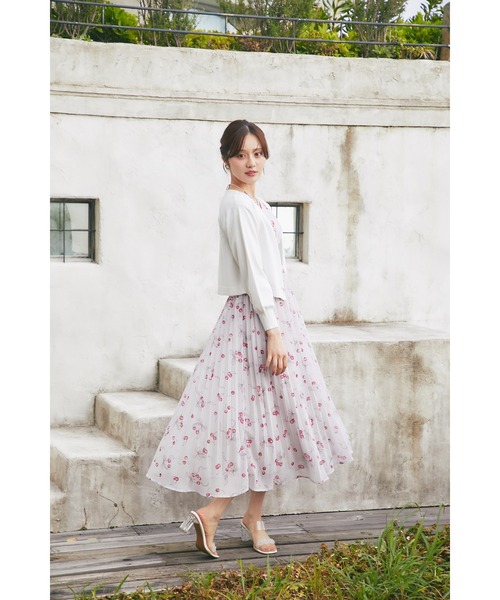 tocco closet(トッコ クローゼット)の「リボンビジュー釦Vネックニットカーディガン(カーディガン/ボレロ・レディース・ネイビー/ラベンダー/オフホワイト/レモンイエロー・M)」の7枚目の写真