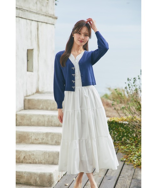 tocco closet(トッコ クローゼット)の「リボンビジュー釦Vネックニットカーディガン(カーディガン/ボレロ・レディース・ネイビー/ラベンダー/オフホワイト/レモンイエロー・M)」の13枚目の写真