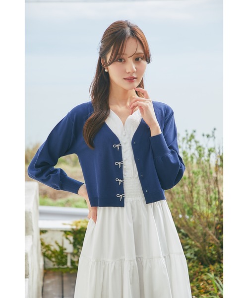tocco closet(トッコ クローゼット)の「リボンビジュー釦Vネックニットカーディガン(カーディガン/ボレロ・レディース・ネイビー/ラベンダー/オフホワイト/レモンイエロー・M)」の15枚目の写真