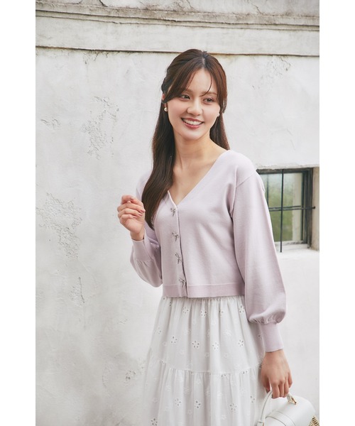 tocco closet(トッコ クローゼット)の「リボンビジュー釦Vネックニットカーディガン(カーディガン/ボレロ・レディース・ネイビー/ラベンダー/オフホワイト/レモンイエロー・M)」の22枚目の写真