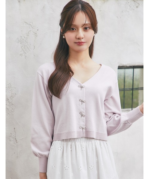 tocco closet(トッコ クローゼット)の「リボンビジュー釦Vネックニットカーディガン(カーディガン/ボレロ・レディース・ネイビー/ラベンダー/オフホワイト/レモンイエロー・M)」の21枚目の写真