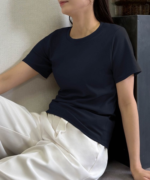 LOWO(ロワ)の「【全20色 / 65kgまで対応】高弾力 限界ストレッチ上品クルーネックTシャツ(Tシャツ/カットソー・レディース・スカイブルー/ネイビー/チャコールグレー/ターコイズブルー/レッド/イエロー/グレー/ピンク/ブラック/グリーン系その他/アクア/ライトピンク/モカ/オフホワイト/ダークブラウン/ミント/ブルー/ブラウン/ラベンダー/グレイッシュベージュ・FREE)」の13枚目の写真