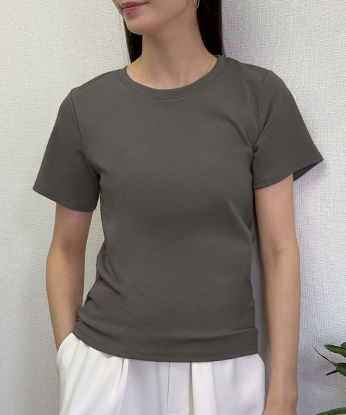 LOWO(ロワ)の「【全20色 / 65kgまで対応】高弾力 限界ストレッチ上品クルーネックTシャツ(Tシャツ/カットソー・レディース・スカイブルー/ネイビー/チャコールグレー/ターコイズブルー/レッド/イエロー/グレー/ピンク/ブラック/グリーン系その他/アクア/ライトピンク/モカ/オフホワイト/ダークブラウン/ミント/ブルー/ブラウン/ラベンダー/グレイッシュベージュ・FREE)」の4枚目の写真
