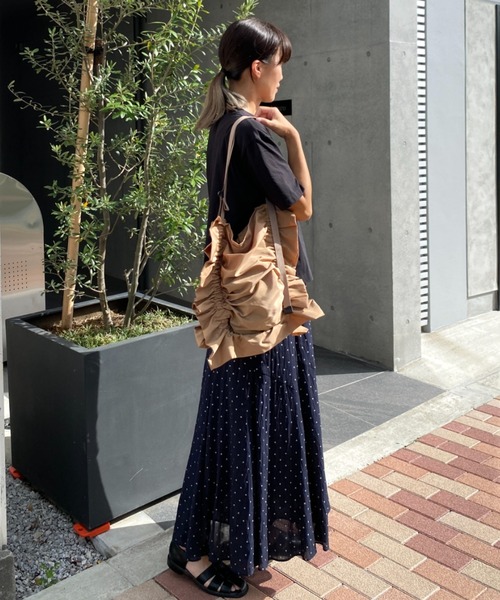SOLPRESA(ソルプレーサ)の「3WAYフリルトート/ショルダーバッグ/サブバッグ/エコバッグ(トートバッグ・レディース・ブラック/ベージュ/チャコールグレー・ONE SIZE)」の8枚目の写真